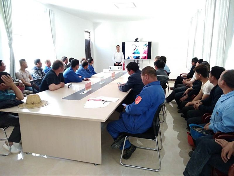 
				   
					黃河同力鹿角嶺礦山舉行滑塌、消防事故應(yīng)急救援演練
				 